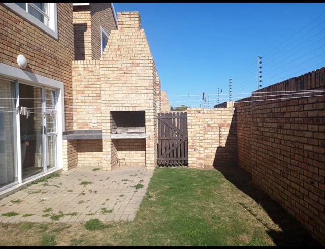 3 BEDROOM TOWNHOUSE RENTED IN BLUEWATER BAY